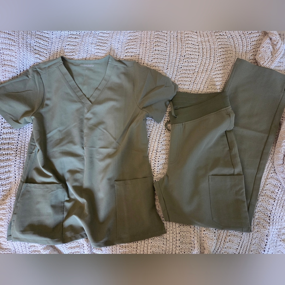 Mandala Olive Green Women's Scrub Set Small